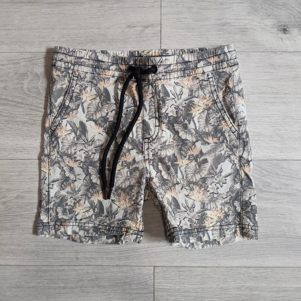 Superism Bird of Paradise Plant Print Kid Shorts 10